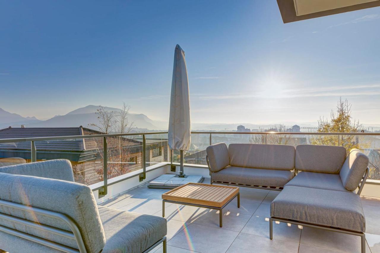Serenity - 3 Bedroom Top Floor Apartment Parking & Lake View Terrace 안시 외부 사진