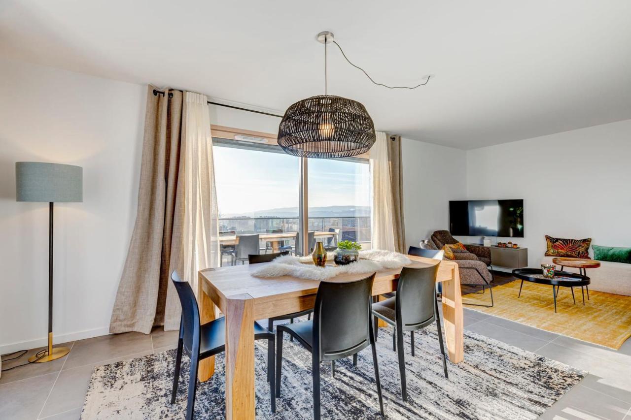 Serenity - 3 Bedroom Top Floor Apartment Parking & Lake View Terrace 안시 외부 사진